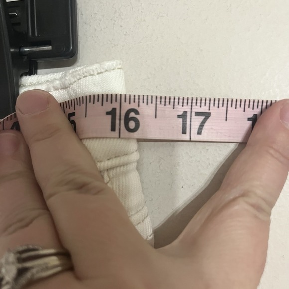 Abercrombie & Fitch The Dad Short High Rise Raw Hem White Denim Size 29 - Picture 4 of 7